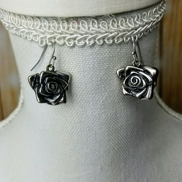 Flower Earrings - Picture 2 of 3